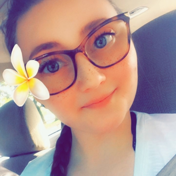 Meet your Posher, Marissa - Picture 2 of 2